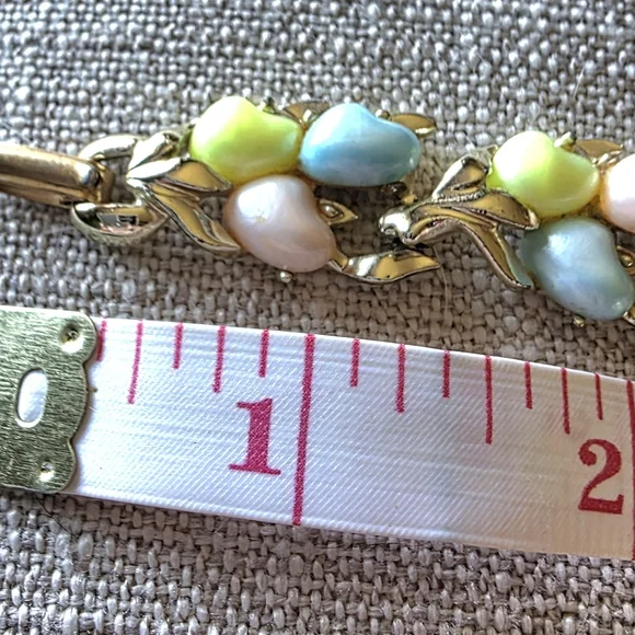 VINTAGE BSK PASTEL THERMOSET BRACELET AND CLIP EARRINGS - Picture 7 of 7